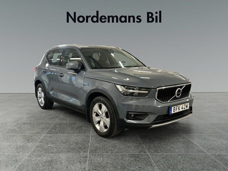 Grå Begagnad 2019 Volvo XC40 Momentum SUV | 258 800 kr (Marknadspris) - Bild 1/4