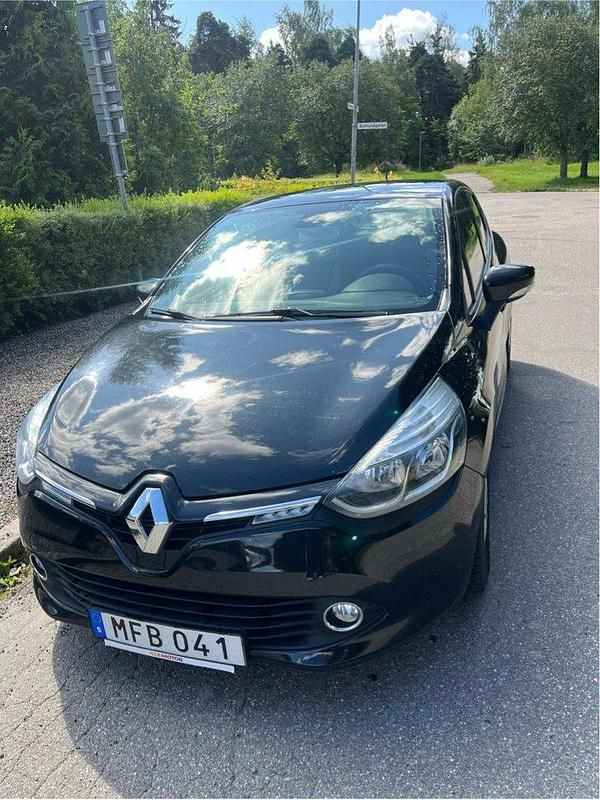 Svart Begagnad 2016 Renault Clio IV Halvkombi | 80 000 kr (Marknadspris) - Bild 1/4