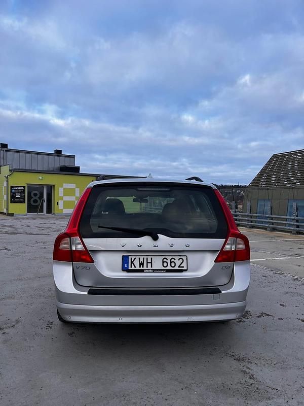 Begagnad Volvo V70 163 HK (119 kW) 2011 Silver Kombi