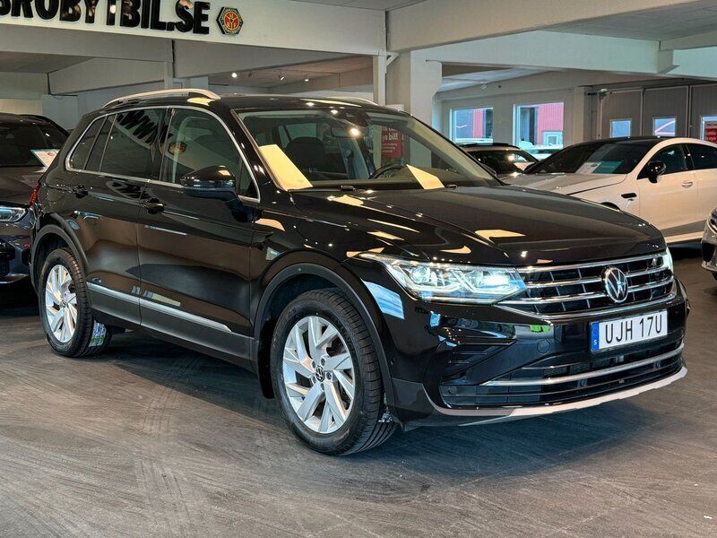 Svart Begagnad 2021 VW Tiguan Elegance SUV | 289 500 kr (Marknadspris) - Bild 1/4