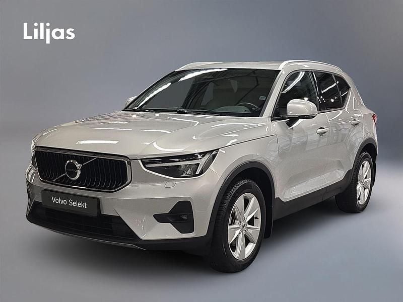 Begagnad Volvo XC40 Core 197 HK (144 kW) 2024 Silver SUV