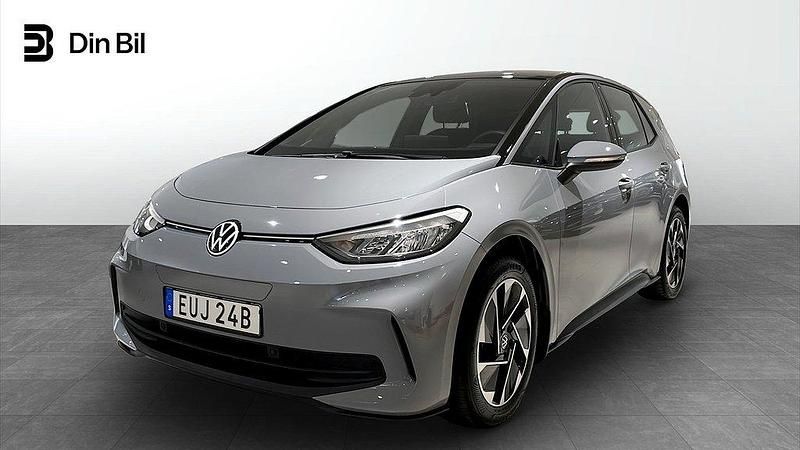 Grå Begagnad 2024 VW ID.3 Pro Performance Halvkombi | 359 900 kr (Superpris) - Bild 1/4