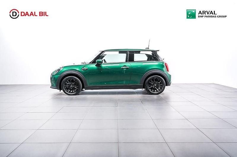 Grön Begagnad 2022 Mini Cooper SE Halvkombi | 184 700 kr (Superpris) - Bild 1/4