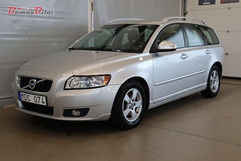 Grå Begagnad 2012 Volvo V50 Momentum Kombi | 99 900 kr (Dyr) - Bild 1/4