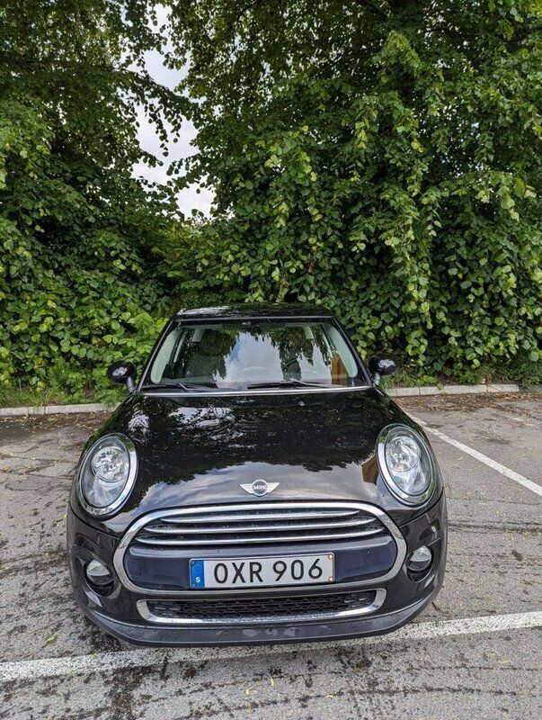 Svart Begagnad 2016 Mini Cooper Pepper Halvkombi | 125 000 kr (Marknadspris) - Bild 1/4