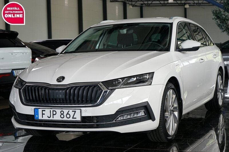 Vit Begagnad 2021 Skoda Octavia Style Kombi | 234 500 kr (Bra pris) - Bild 1/4