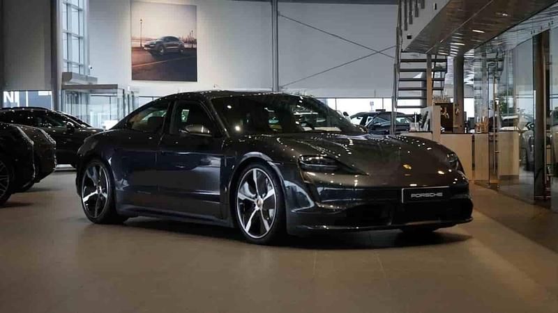 Grå Begagnad 2020 Porsche Taycan Turbo Sedan | 749 000 kr - Bild 1/1