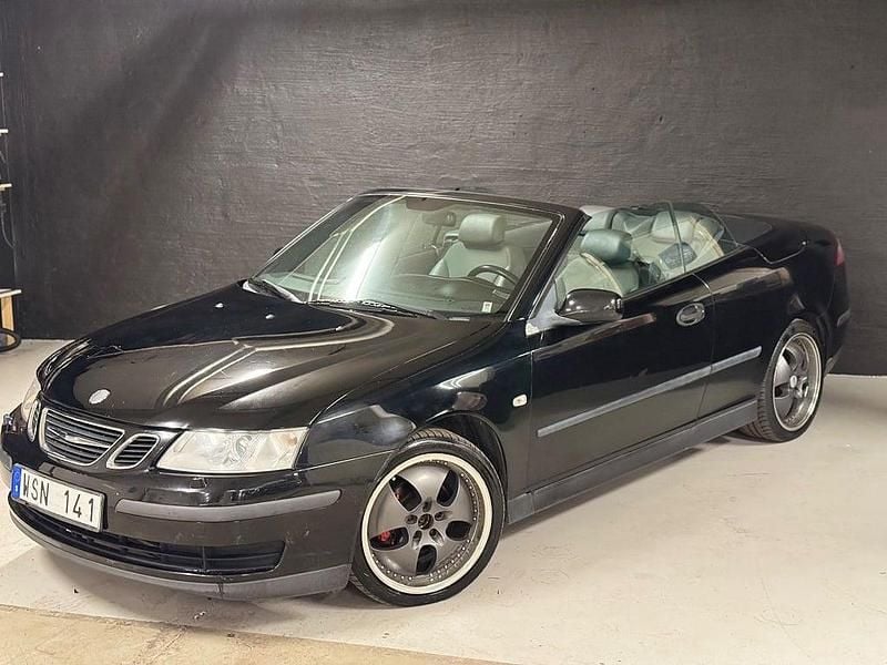 Begagnad Saab 9-3 Cabriolet Linear 175 HK (128 kW) 2005 Svart Cab