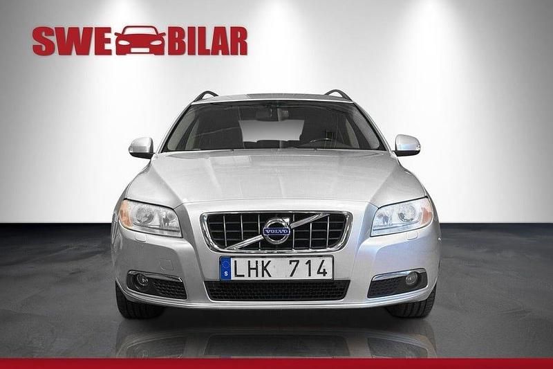 Begagnad Volvo V70 Momentum 231 HK (169 kW) 2009 Ljusgrå Kombi