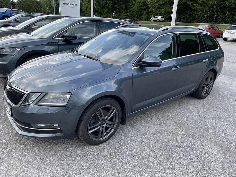 Grå Begagnad 2018 Skoda Octavia Kombi | 219 000 kr (Dyr) - Bild 1/4