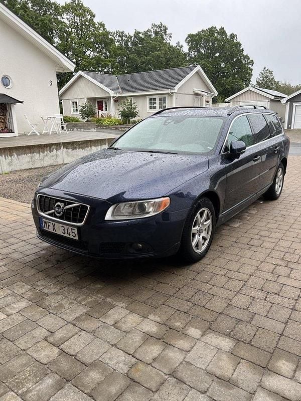 Blå Begagnad 2012 Volvo V70 Momentum Kombi | 85 000 kr (Bra pris) - Bild 1/4