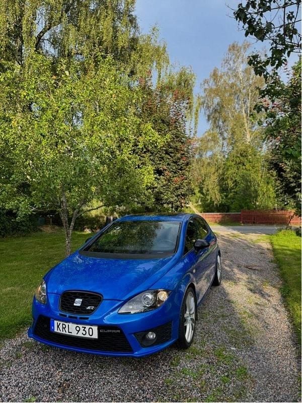 Blå Begagnad 2010 Cupra Leon Halvkombi | 110 000 kr - Bild 1/4