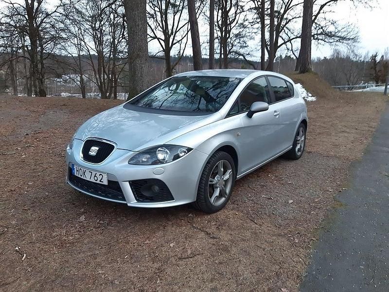 Silver Begagnad 2008 Seat Leon FR Halvkombi | 49 900 kr (Marknadspris) - Bild 1/4