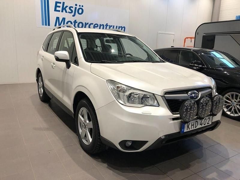 Vit Begagnad 2013 Subaru Forester SUV | 99 900 kr (Bra pris) - Bild 1/4