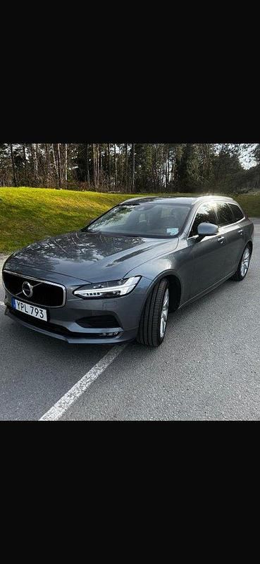 Grå Begagnad 2019 Volvo V90 Momentum Kombi | 189 000 kr (Marknadspris) - Bild 1/4