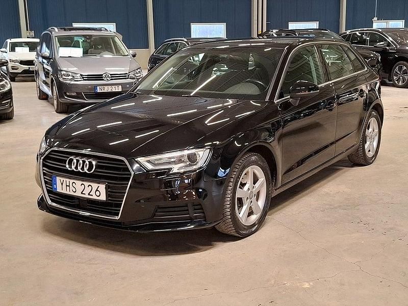 Begagnad Audi A3 Sportback Comfort 116 HK (85 kW) 2016 Svart Halvkombi
