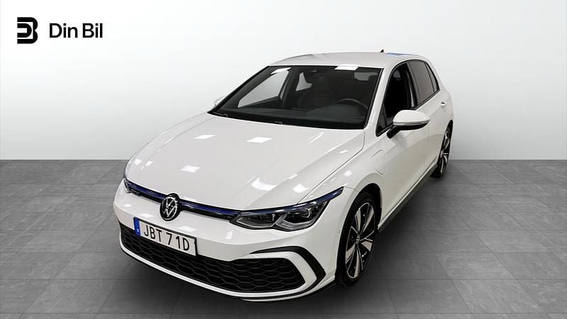 Begagnad VW Golf VII GTE 150 HK (110 kW) 2021 Pure white Halvkombi