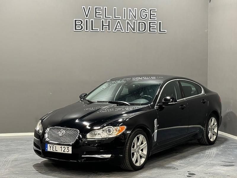Svart Begagnad 2010 Jaguar XF Sedan | 114 900 kr - Bild 1/4