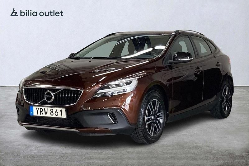 Brun Begagnad 2017 Volvo V40 CC Business Edition Kombi | 179 900 kr (Marknadspris) - Bild 1/4