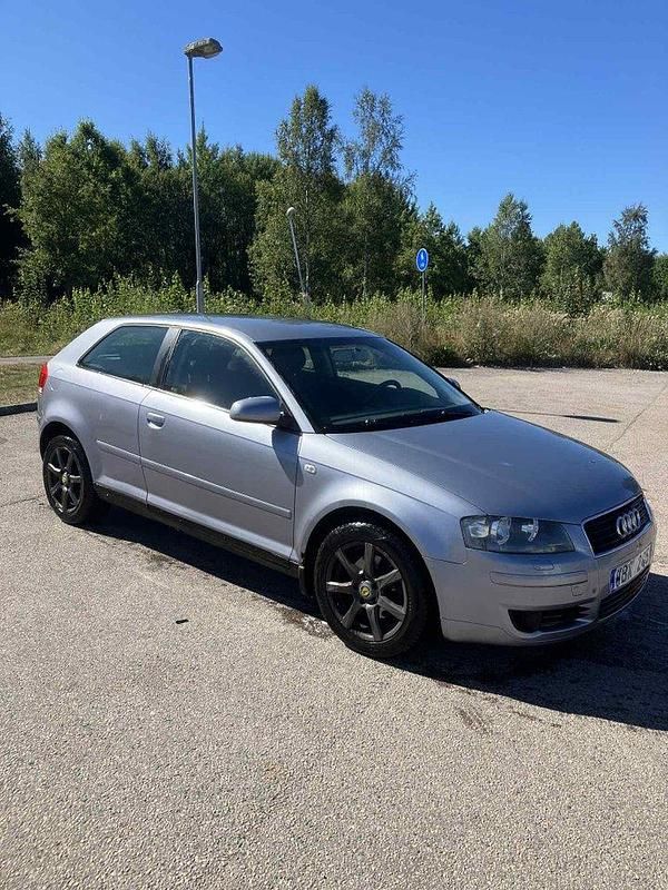 Silver Begagnad 2004 Audi A3 Attraction Halvkombi | 17 900 kr (Marknadspris) - Bild 1/4