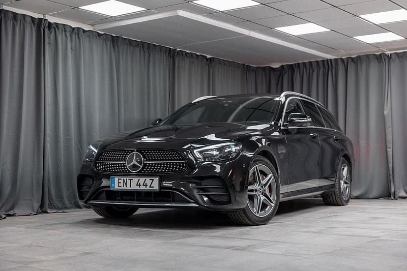 Svart Begagnad 2020 Mercedes E300 AMG line Kombi | 409 000 kr (Lite dyr) - Bild 1/4