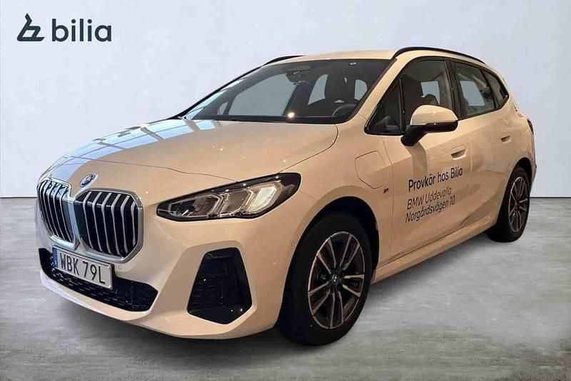 Begagnad BMW 225 Active Tourer Shadowline 136 HK (100 kW) 2024 Vit Minibuss