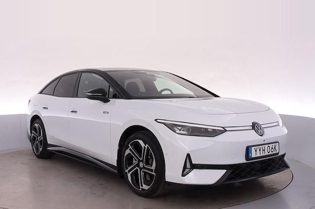 Vit Ny 2025 VW ID.7 GTX Sedan | 705 500 kr (Marknadspris) - Bild 1/4