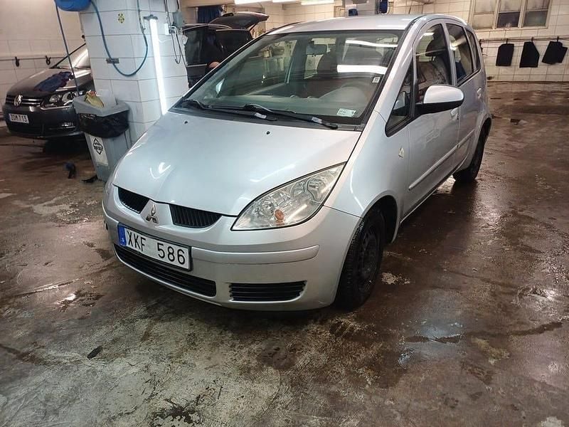 Silver Begagnad 2005 Mitsubishi Colt Halvkombi | 29 900 kr (Bra pris) - Bild 1/4