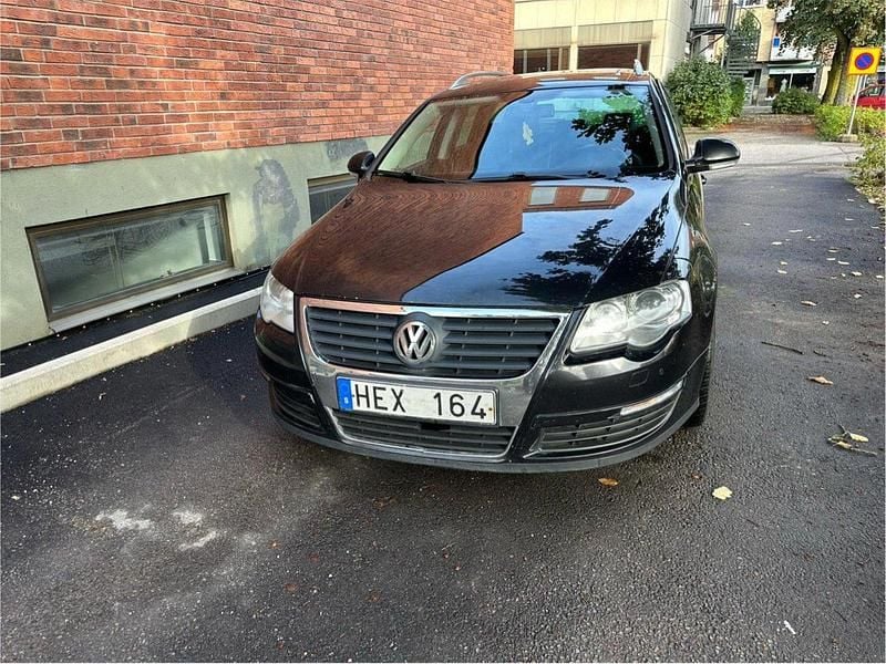 Svart Begagnad 2009 VW Passat Sportline Kombi | 49 000 kr (Marknadspris) - Bild 1/4