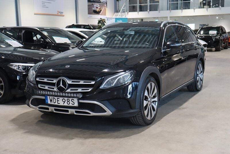 Svart Begagnad 2019 Mercedes E220 Avantgarde Kombi | 229 900 kr (Superpris) - Bild 1/4