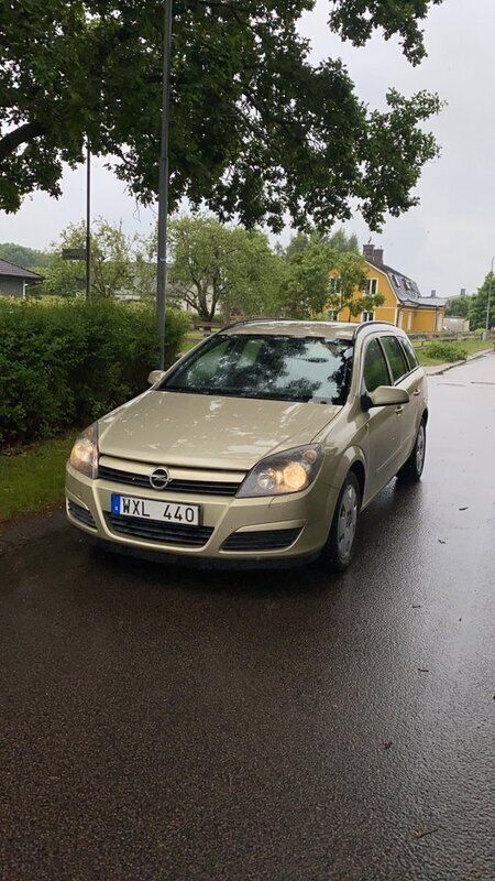 Gul Begagnad 2005 Opel Astra Kombi | 18 900 kr (Marknadspris) - Bild 1/3