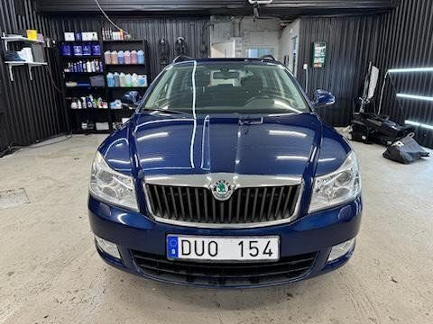 Blå Begagnad 2011 Skoda Octavia Elegance Kombi | 44 999 kr (Superpris) - Bild 1/4