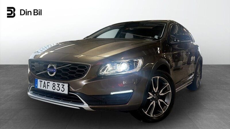 Brun Begagnad 2016 Volvo V60 CC Kombi | 189 000 kr (Superpris) - Bild 1/4