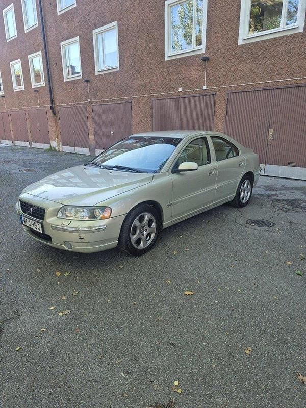 Begagnad 2005 Volvo S60 Summum Sedan | 23 000 kr (Bra pris) - Bild 1/4