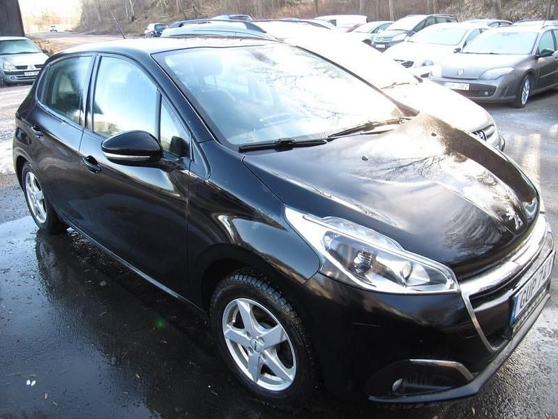Begagnad Peugeot 208 82 HK (60 kW) 2015 Svart Halvkombi