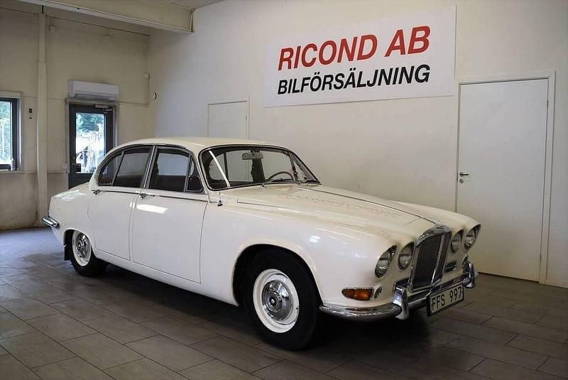 Vit Begagnad 1968 Jaguar 420 Sedan | 149 900 kr - Bild 1/4