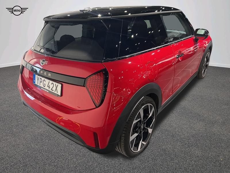 Begagnad Mini Cooper 158 HK (116 kW) 2024 Röd Halvkombi