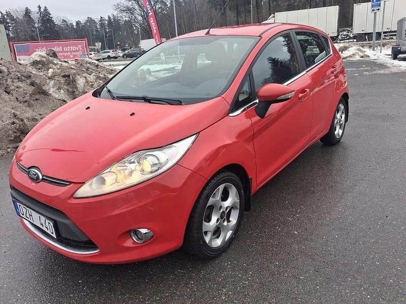 Röd Begagnad 2013 Ford Fiesta Titanium | 45 000 kr (Bra pris) - Bild 1/4