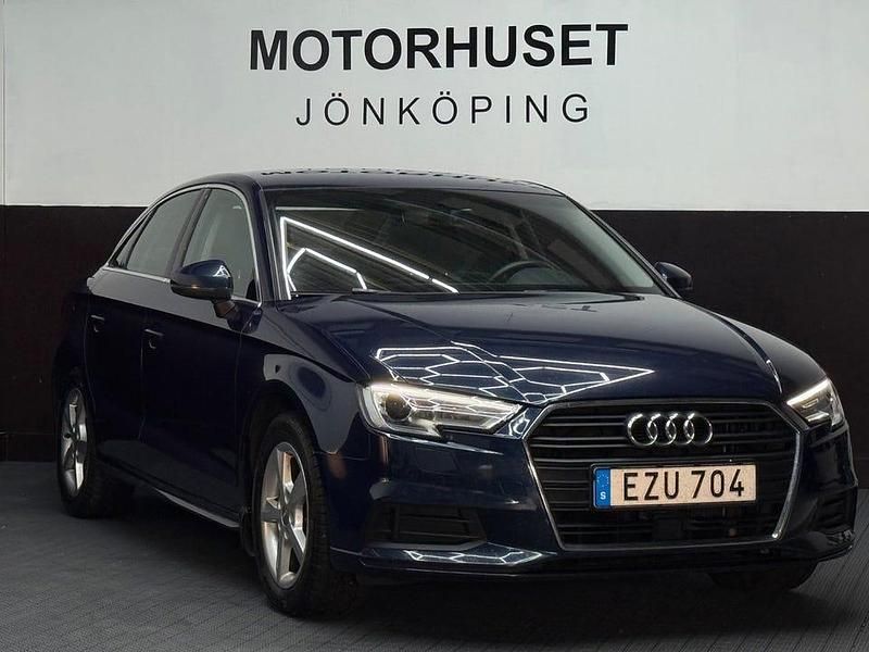 Blå Begagnad 2017 Audi A3 Sedan | 164 800 kr (Lite dyr) - Bild 1/4