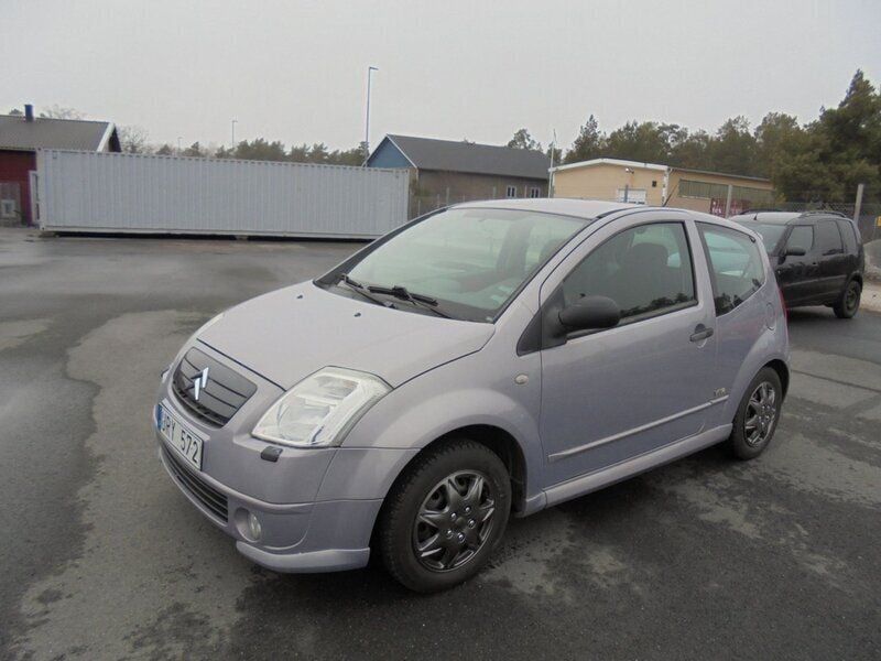 Silver Begagnad 2004 Citroën C2 Halvkombi | 25 000 kr (Marknadspris) - Bild 1/4