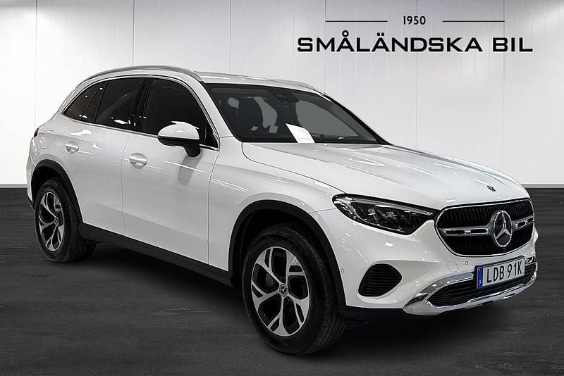 Begagnad Mercedes GLC300e Avantgarde 230 HK (169 kW) 2023 Vit SUV