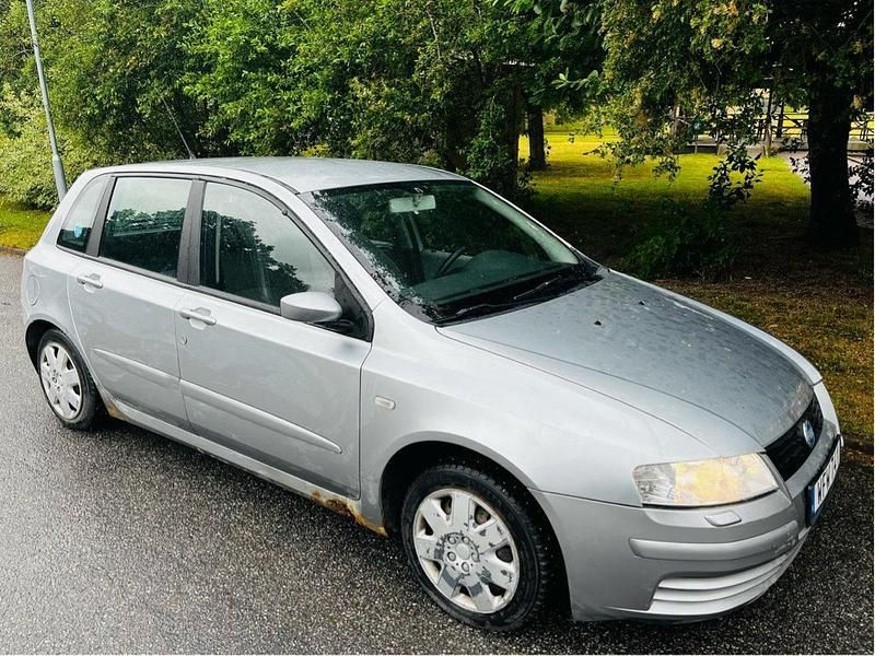 Grå Begagnad 2005 Fiat Stilo Halvkombi | 6 900 kr - Bild 1/4