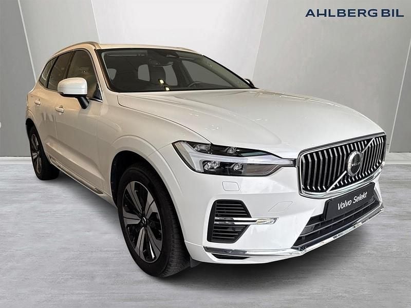 Vit Begagnad 2024 Volvo XC60 Plus SUV | 524 500 kr (Marknadspris) - Bild 1/3
