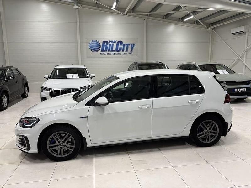 Begagnad VW Golf VIII GTE 207 HK (152 kW) 2020 Vit Halvkombi