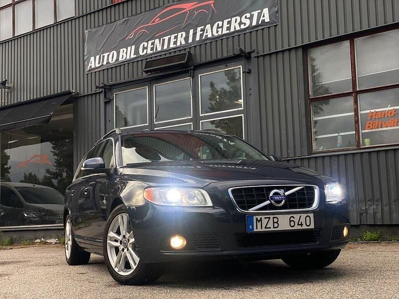 Blå Begagnad 2012 Volvo V70 Momentum Kombi | 104 900 kr (Marknadspris) - Bild 1/4