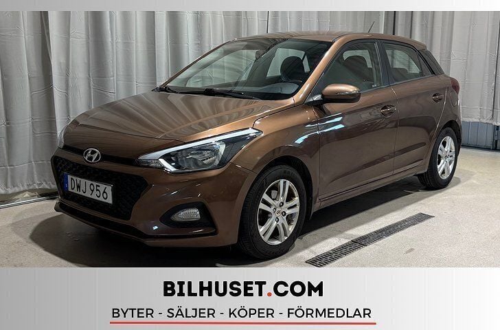 Brun Begagnad 2018 Hyundai i20 Comfort Halvkombi | 99 000 kr (Bra pris) - Bild 1/4