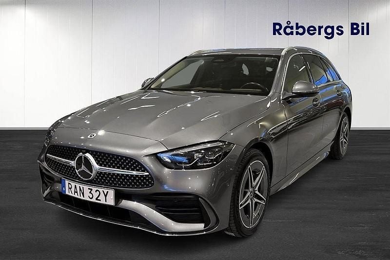 Grå Begagnad 2023 Mercedes C300e AMG line Kombi | 429 800 kr (Marknadspris) - Bild 1/4