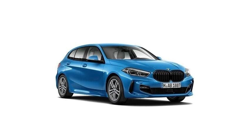 Blå Begagnad 2022 BMW 118 M Sport Halvkombi | 289 500 kr (Dyr) - Bild 1/4