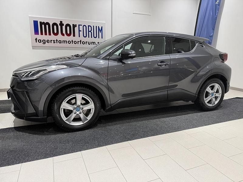Grå Begagnad 2020 Toyota C-HR SUV | 239 000 kr - Bild 1/4