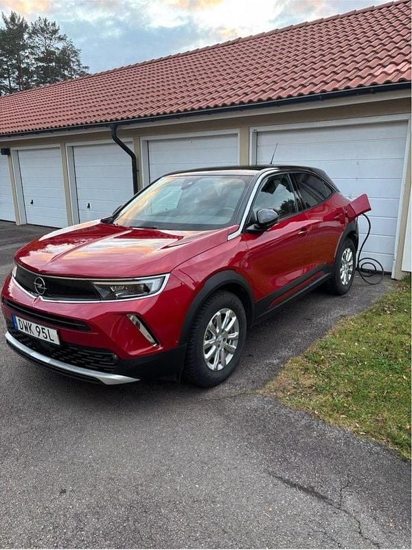 Röd Begagnad 2021 Opel Mokka-e Ultimate SUV | 185 000 kr (Bra pris) - Bild 1/4